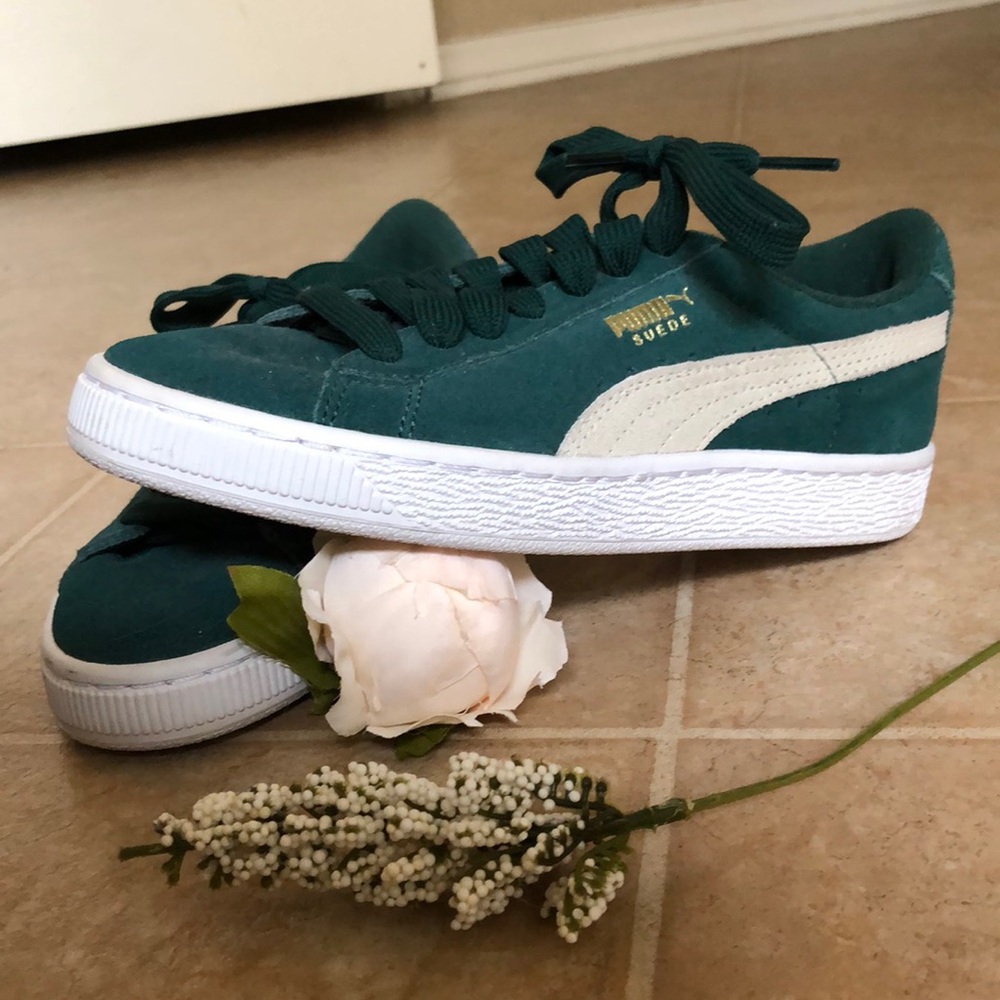 hunter green suede pumas 😍